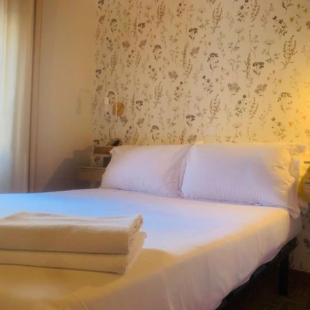 Hostal As Margaritas Σαντιάγο ντε Κομποστέλα Εξωτερικό φωτογραφία